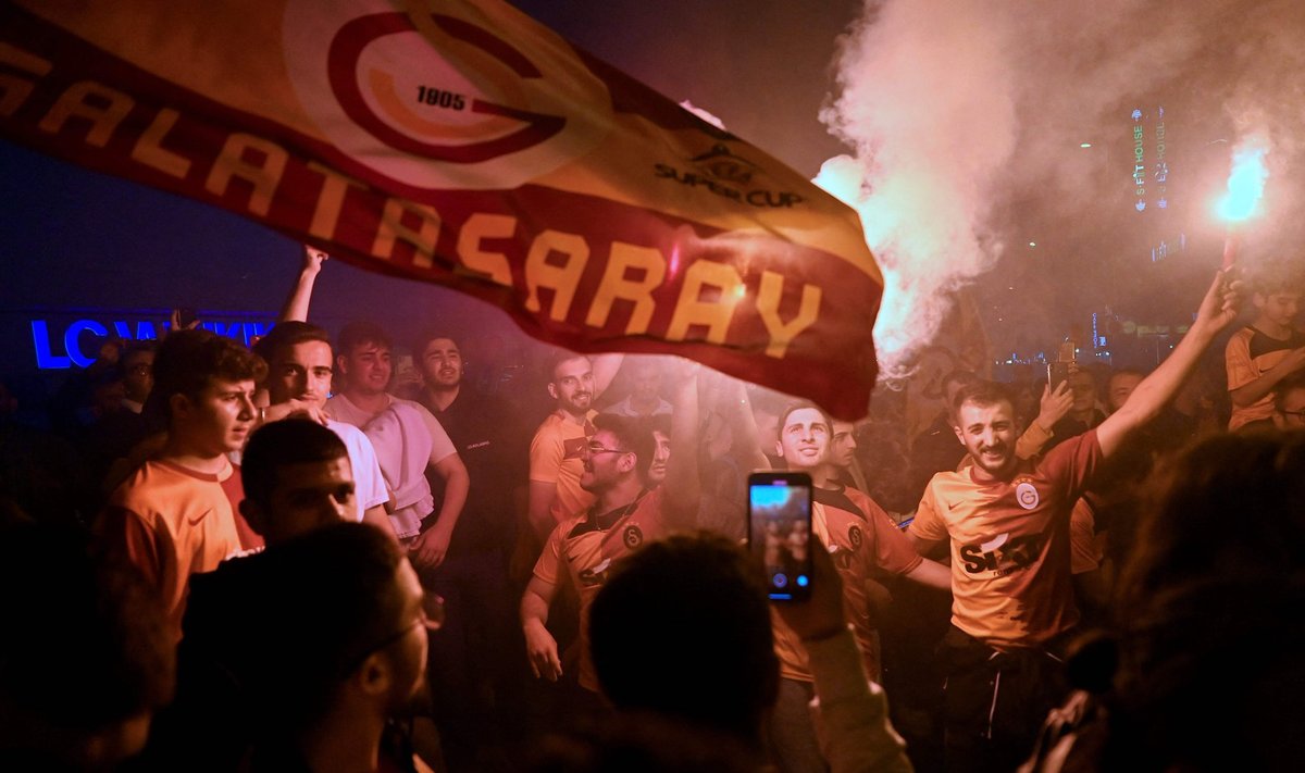 "Galatasaray" sirgaliai švenčia čempionų titulą