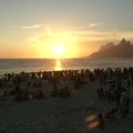 Rio de Žaneiro gyventojai nuo karščio gaivinasi paplūdimiuose