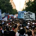 Tūkstančiai žmonių Argentinoje protestuoja prieš susitarimą su TVF