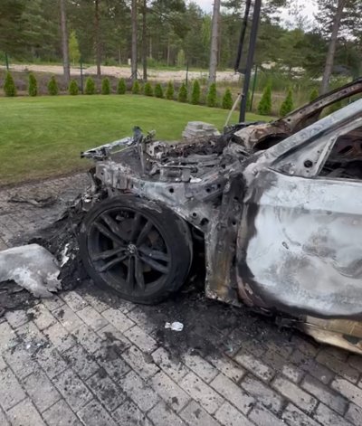 Padegtas Marinos Bui BMW markės automobilis