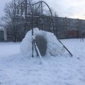 Nedažnai sniego sulaukiantys klaipėdiečiai parodė kūrybiškumą: miestą papuošė sniego skulptūros