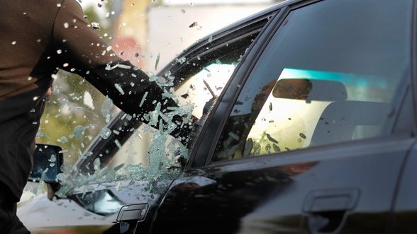 Žalų ekspertai: vagys aktyviau pradėjo vogti po užsienį keliaujančių lietuvių automobilius