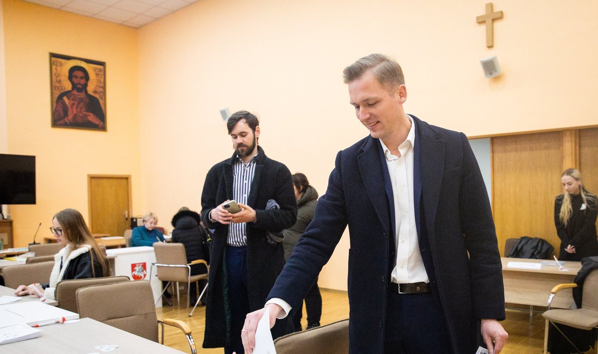 Socialdemokratų kandidatas į Vilniaus rajono merus Robert Duchnevič dalyvauja išankstiniame II-ojo savivaldos rinkimų turo balsavime