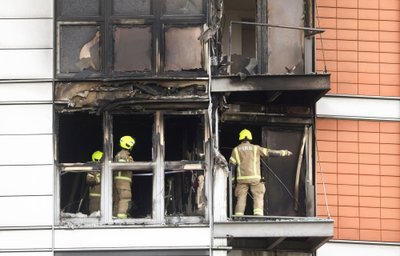 Londono daugiaaukštyje kilo gaisras