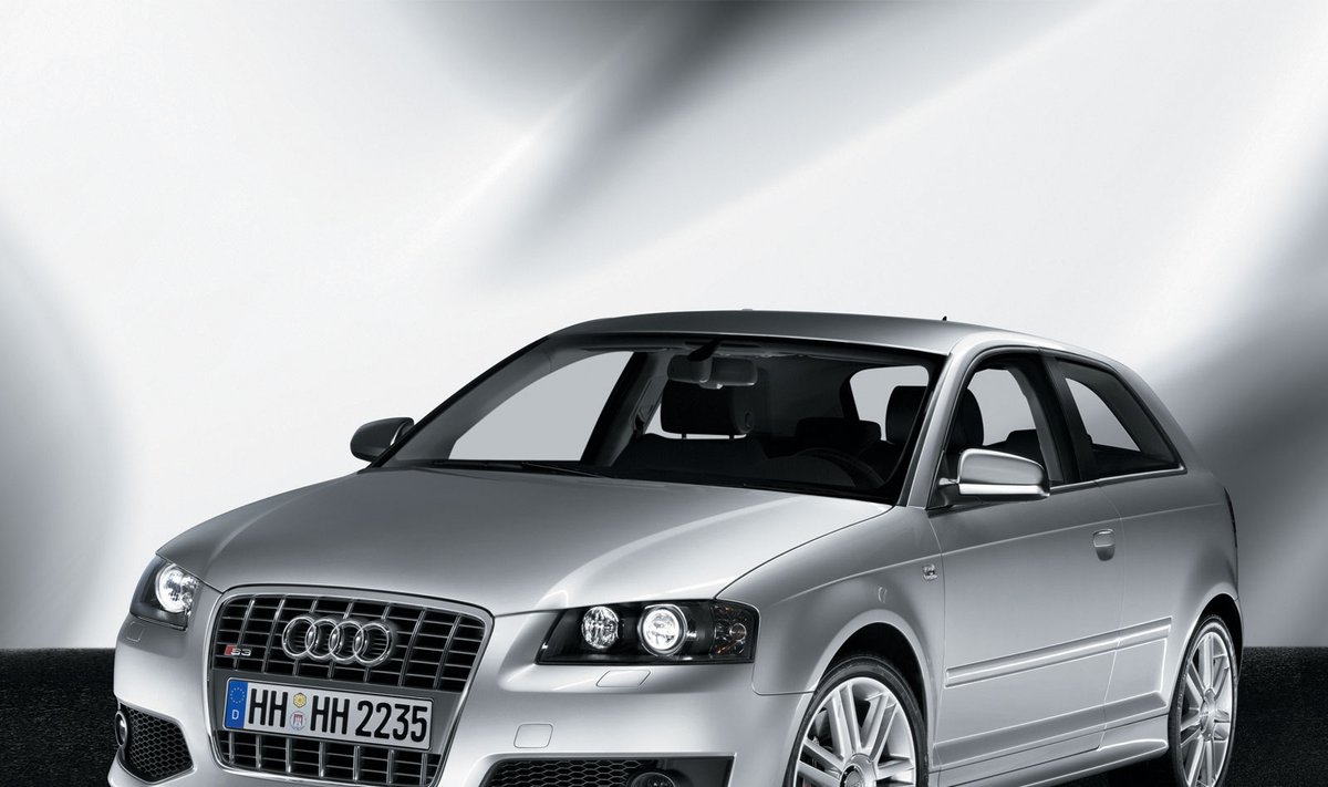 Paryžiaus automobilių parodoje bus pristatytas šį „Audi S3“ pakeisiantis naujos kartos modelis