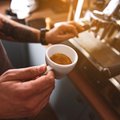 Kavos puodelis Lietuvoje – tarp brangiausių regione: verslininkai galimybių mažinti kainas nemato