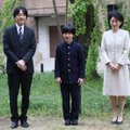 Japonijos princo mokyklos suole rasti du peiliai