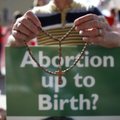 Airija ginčijasi, ar leisti abortus, kai moters gyvybei gresia pavojus