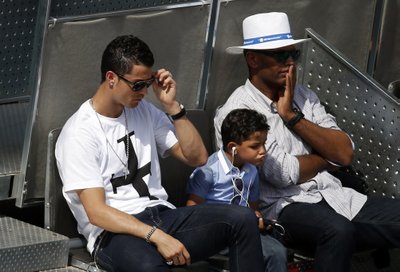 Cristiano Ronaldo su sūnumi stebi tenisą