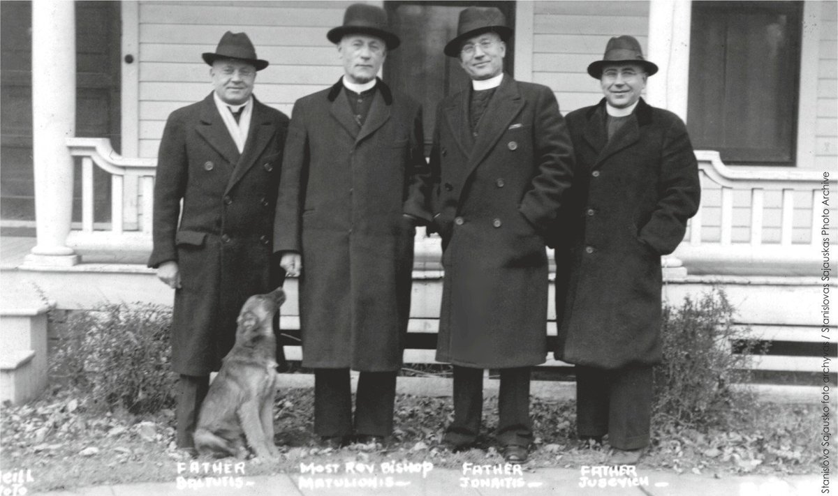 Teofilius Matulionis JAV, 1936. Šuo prie vyskupo kojų
