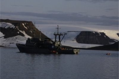 Arktyje jūros vėplio nuskandinta rusų valtis