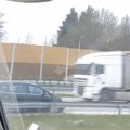 Nufilmuotas autostradoje Kaunas-Klaipėda pasiklydęs vairuotojas: lėkė prieš eismą