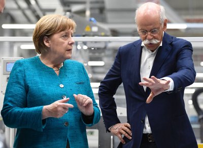 Vokietijos kanclerė Angela Merkel ir "Daimler AG" valdybos pirmininkas Dieteris Zetsche