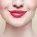 Lūpų dažymo klaidos, galinčios pasendinti dešimčia metų