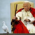 Popiežius Jonas Paulius II su „sugyventine ir sūnumi“ – toks plakatas bus pakabintas Liubline