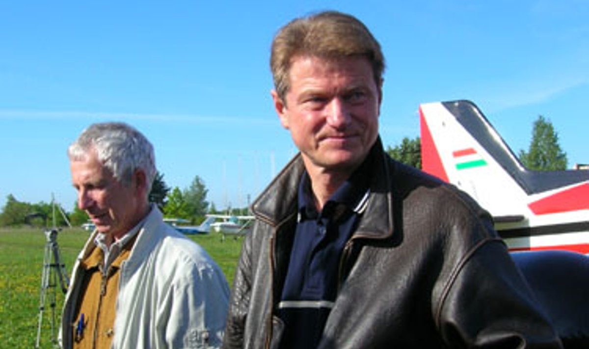 Vladimiras Makagonovas ir Rolandas Paksas prieš skrydį aplink pasaulį
