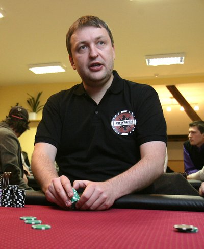 Antanas Guoga prie pokerio stalo
