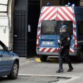 Paryžiuje po banko ginkluoto apiplėšimo ieškoma kelių įtariamųjų
