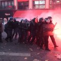 Prancūzijoje tūkstančiai žmonių protestavo prieš saugumo įstatymą ir policijos smurtą