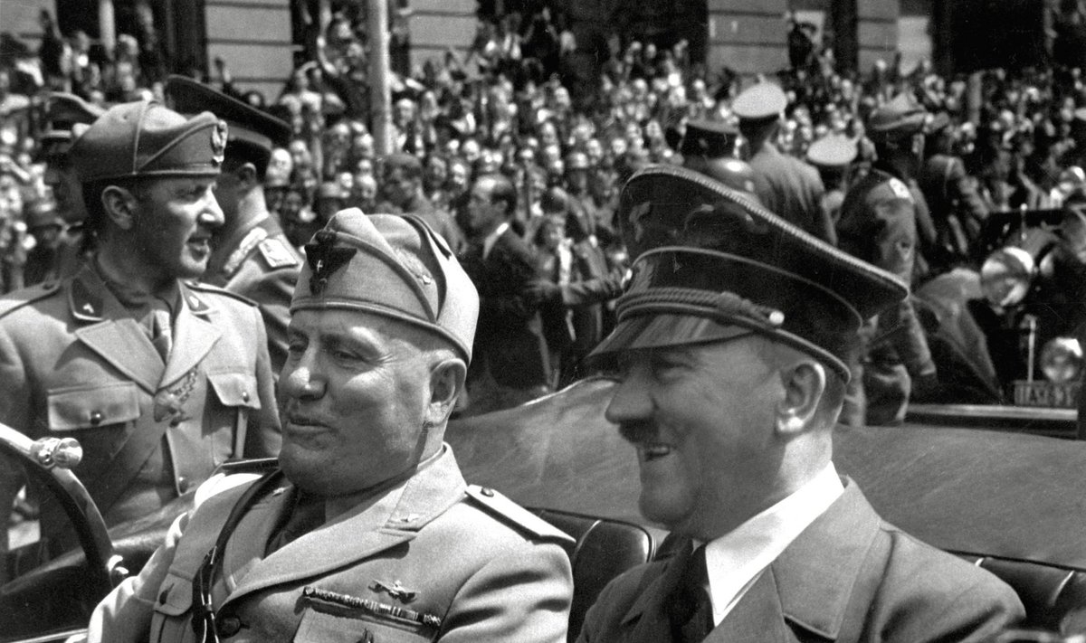 Benito Mussolinis (kairėje) ir Adolfas Hitleris