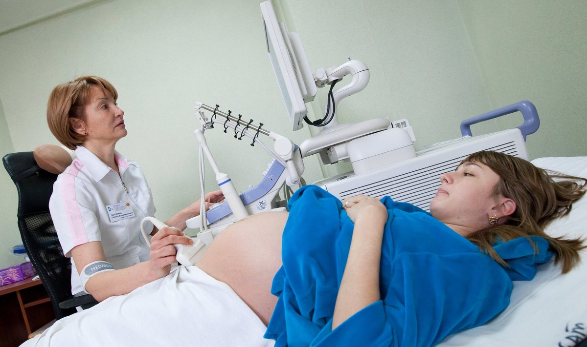 nėštumas, nėščioji, gydytojas, ginekologas, echoskopas, ultragarsas, gimdymas, tyrimas