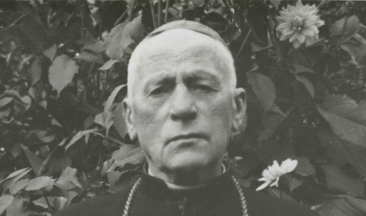 Vyskupas Teofilius Matulionis sovietinėje tremtyje Birštone 1957. Teofilio Pilkos nuotr.