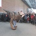 Prie prekybos centro Vilniuje vaikščiojo tiranozauras
