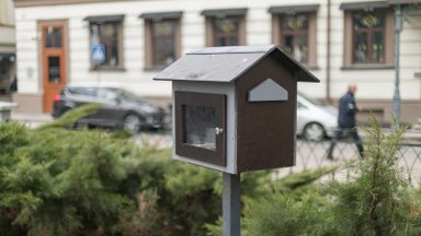 Vilniuje dalintis knygomis kviečia atnaujintos bibliotekėlės