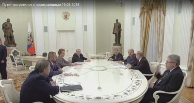 Putinas prie imperatorių statulų