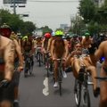 Meksike nuogi dviratininkai protestavo prieš automobilių taršą