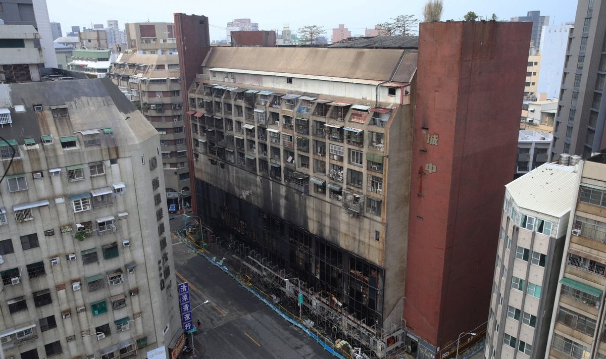 Taivano pareigūnai aiškinasi 46 gyvybes nusinešusio gaisro daugiabutyje priežastį
