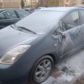 Naktį Kaune nežinomas geradaris išgelbėjo padegtą automobilį