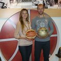 R.Šiškauskas su žmona aplankė krepšinio muziejų Joniškyje
