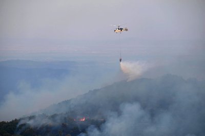 Graikijos šiaurės rytuose vis dar siaučia nedideli miškų gaisrai