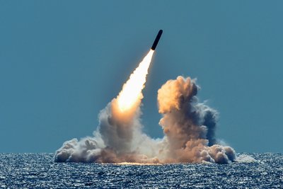 JAV atominis povandeninis laivas leidžia tarpžemyninę balistinę raketą „Trident II“