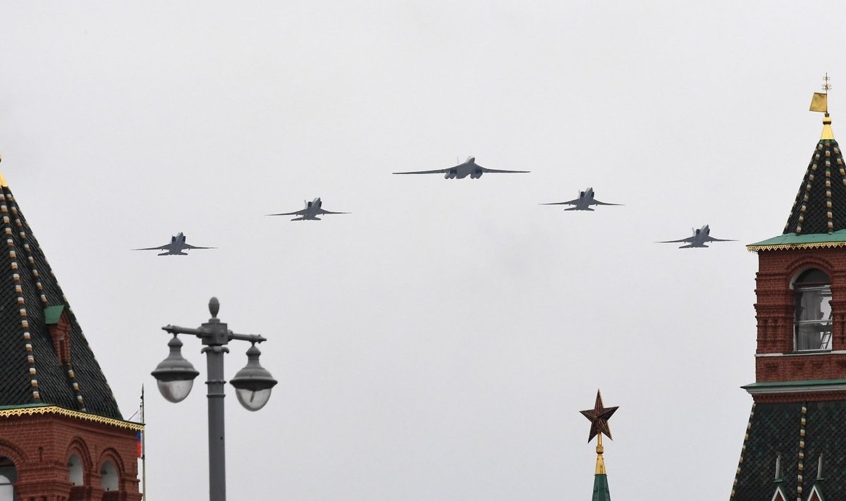 Bombonešis „Tupolev“ virš Kremliaus