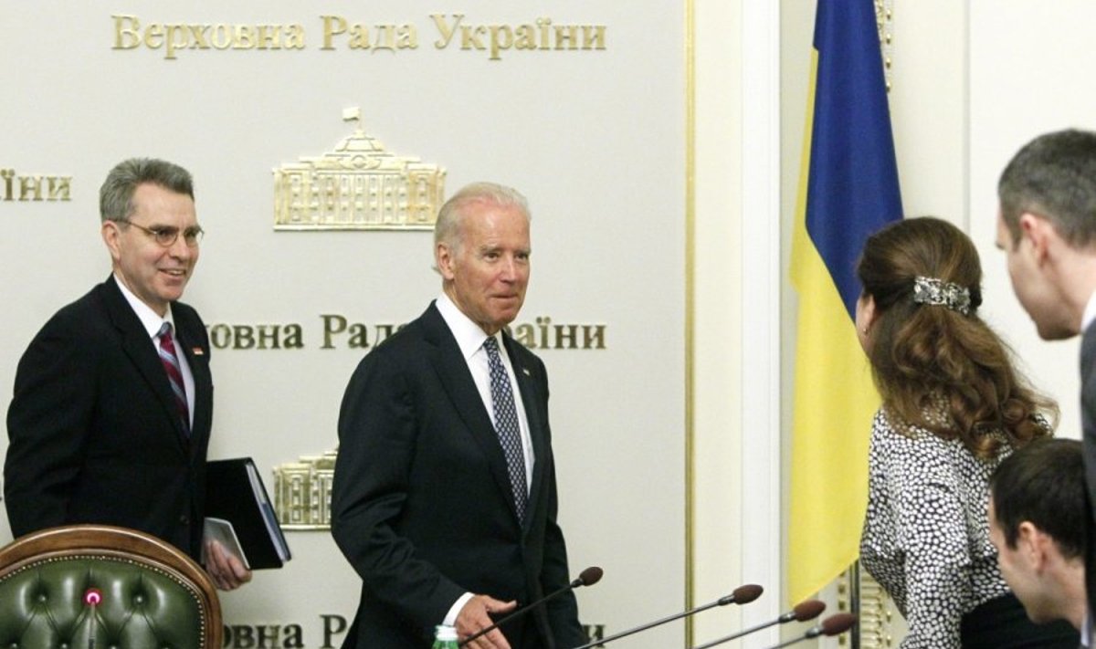 JAV ambasadorius Ukrainoje Geoffrey Pyattas ir Joe Bidenas