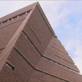 Britanijos meno galeriją „Tate Modern“ papildė piramidės formos bokštas