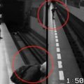 Čekė stebuklingai liko gyva patekusi po važiuojančiu metro traukiniu