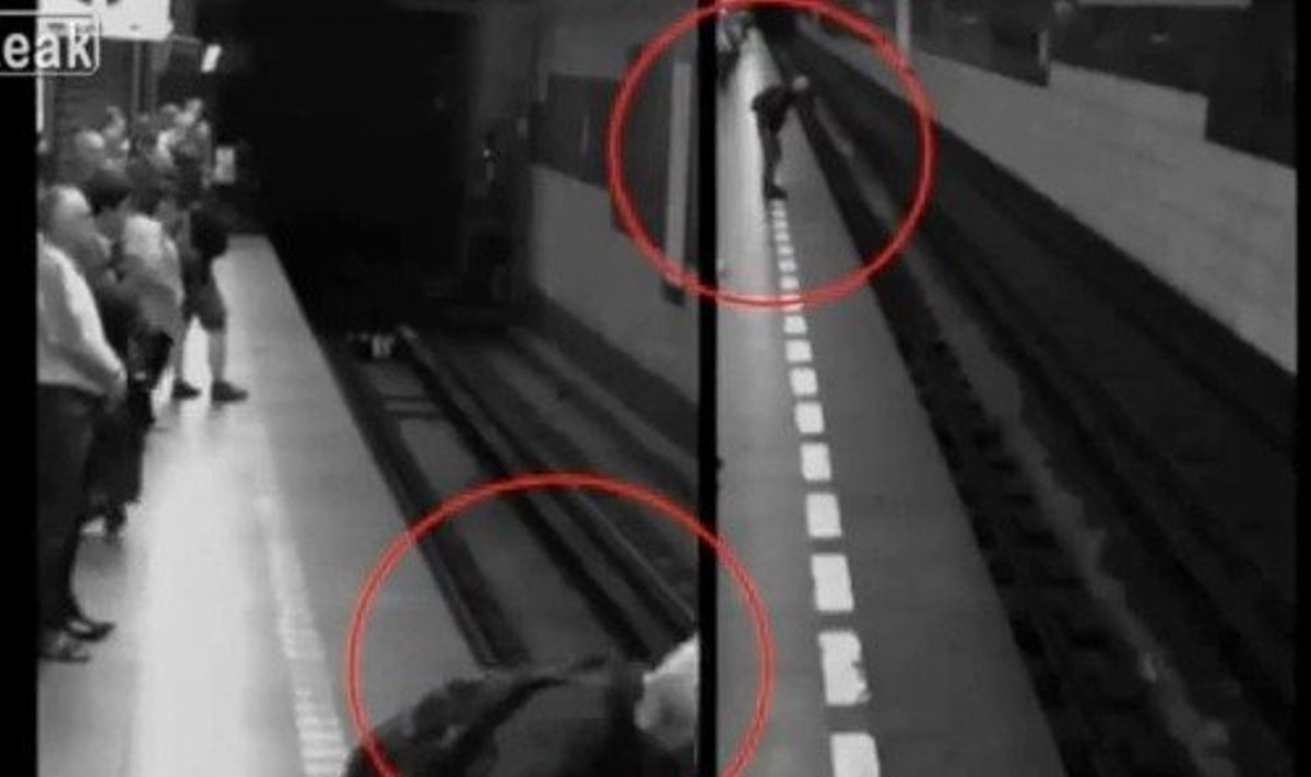 Čekė nukrito po Prahos metro