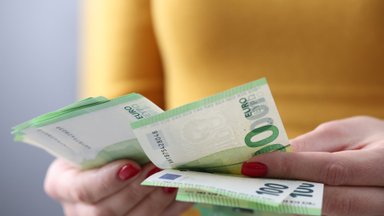 Жители Литвы "на руки" в прошлом году получали больше - почти 1250 евро