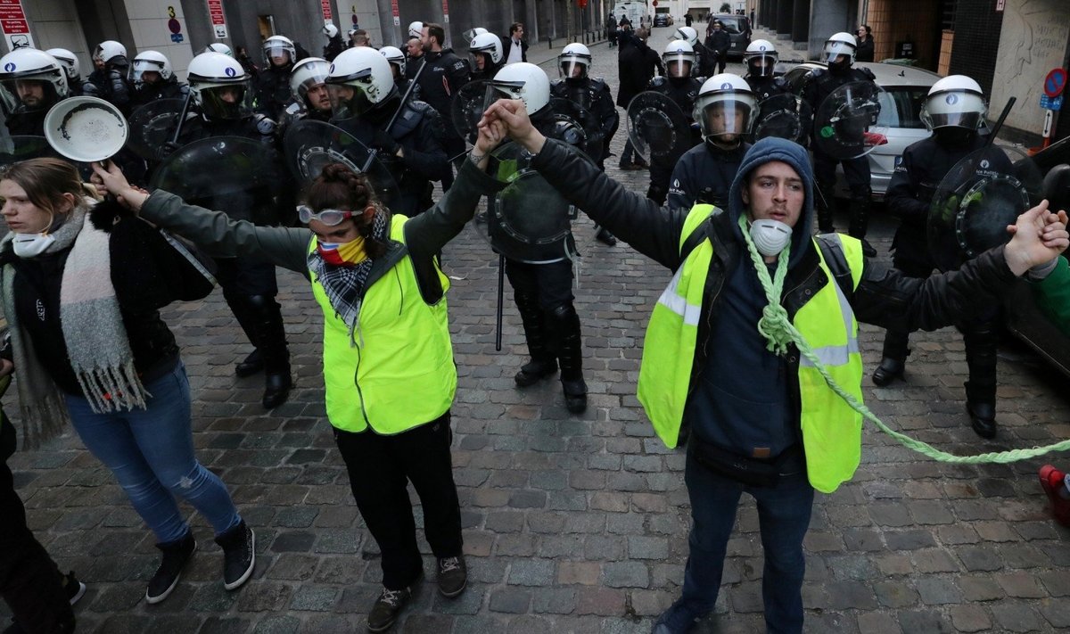 Briuselyje vyko policijos ir „geltonųjų liemenių“ protestuotojų susirėmimai