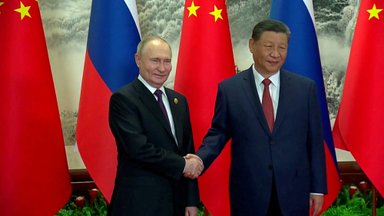 Xi Jipingas ryšius su Rusija vadina „prisidedančiais prie taikos“