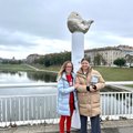 Vilniuje ant Baltojo tilto pristatyta menininkės Agnės Kišonaitės skulptūra „Norus pildanti žuvelė“
