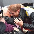 97-erių našlė dėl susitikimo su princu Harry 7 valandas mirko lietuje