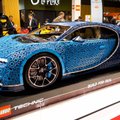 Neįtikėtinas „Bugatti“ iš vaikiško konstruktoriaus: gamintojai tikina, kad klijų nenaudojo