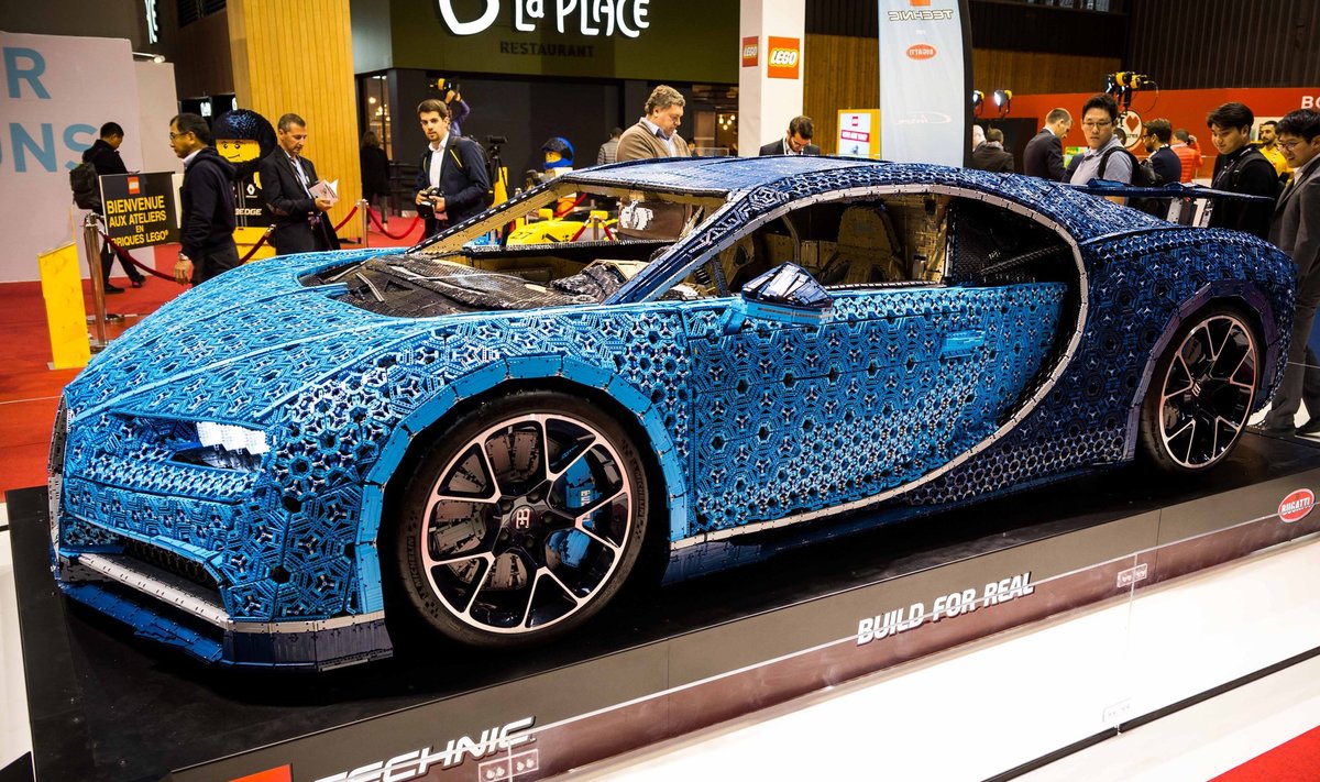 Paryžiuje parodytas "Bugatti Chiron" iš "Lego"