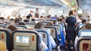 Nuo be perspėjimo atlošiamų kėdžių iki plojimų: keleiviai pasakė, kas juos labiausiai erzina skrydžių metu