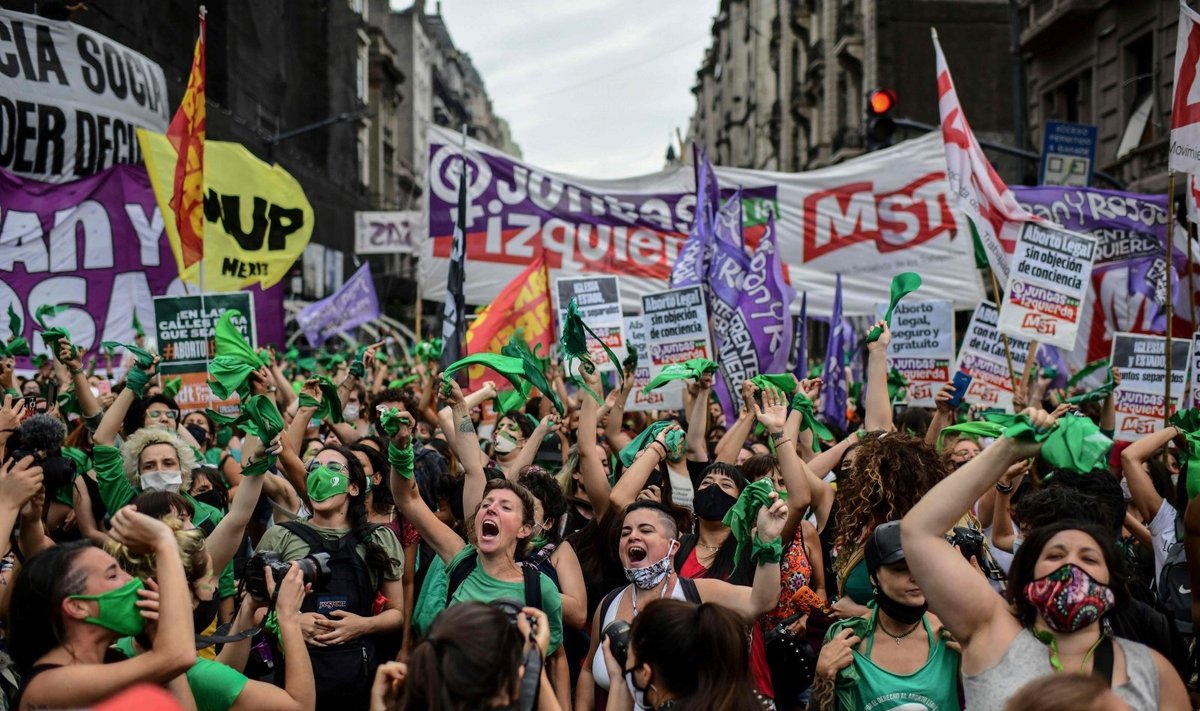 Argentina pritarė abortų įteisinimui