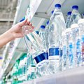 Ar tikrai reikia sunerimti dėl burbuliukų negazuoto vandens buteliuose?